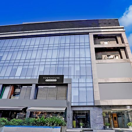 Super Townhouse Pbg Mall Vashi Turambhe 外观 照片