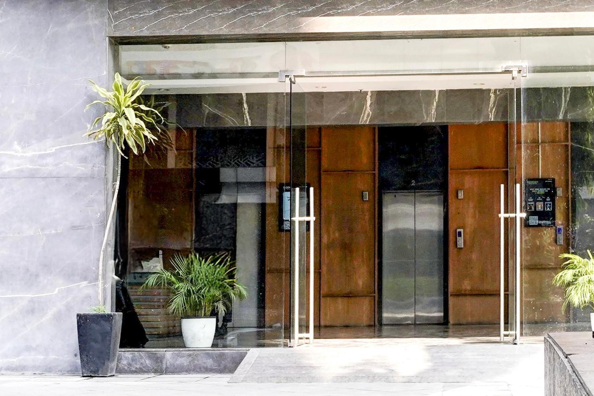 Super Townhouse Pbg Mall Vashi Turambhe 外观 照片