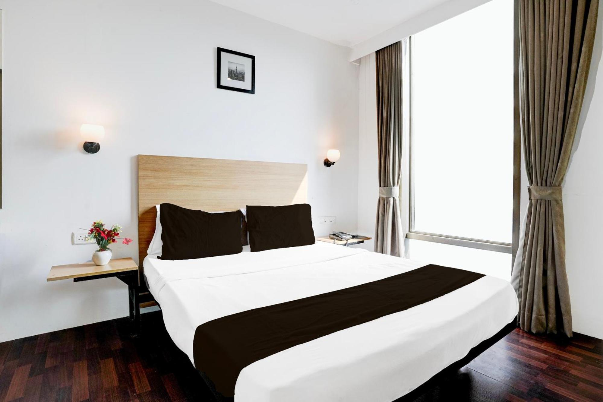 Super Townhouse Pbg Mall Vashi Turambhe 外观 照片