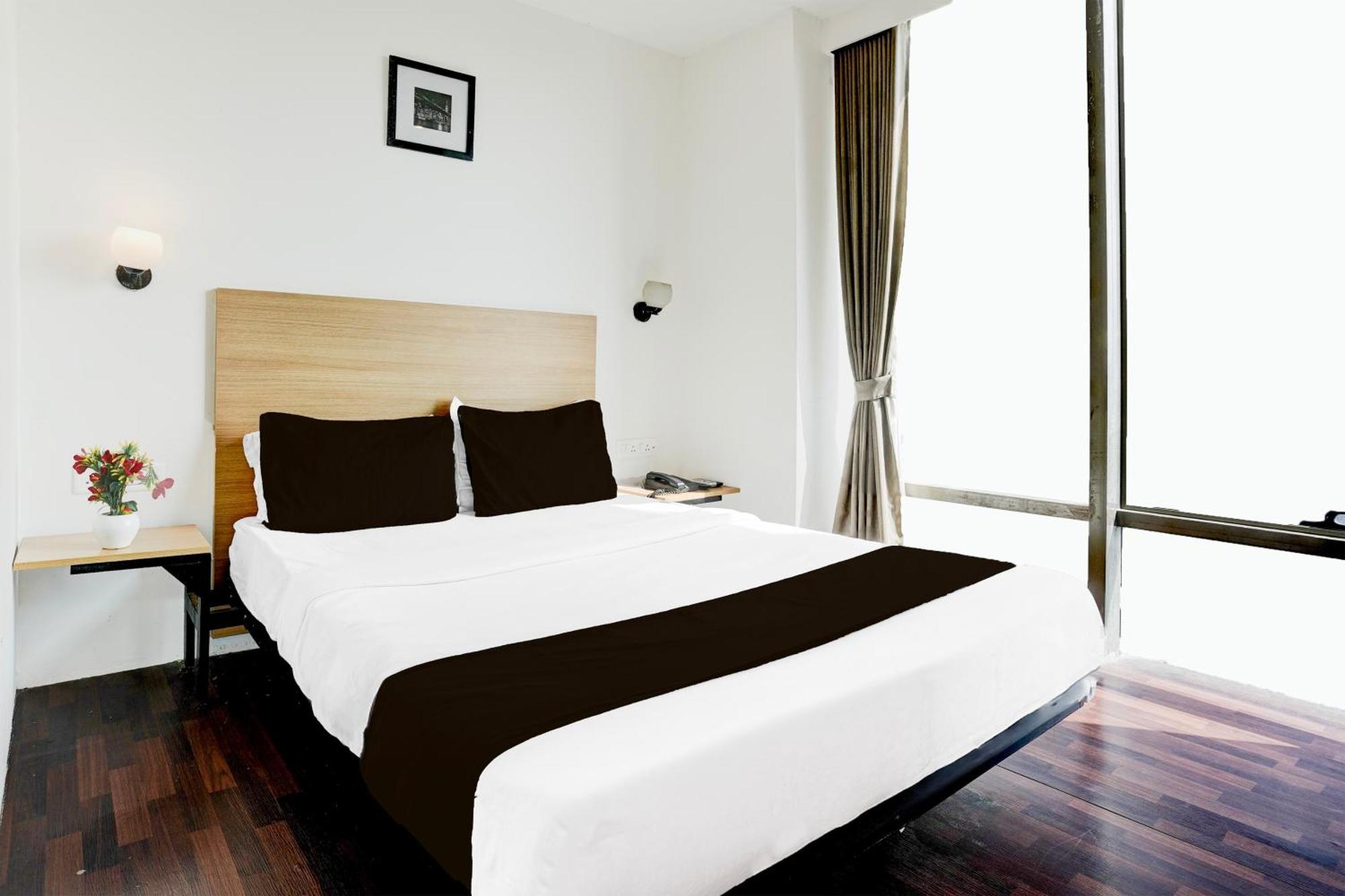Super Townhouse Pbg Mall Vashi Turambhe 外观 照片