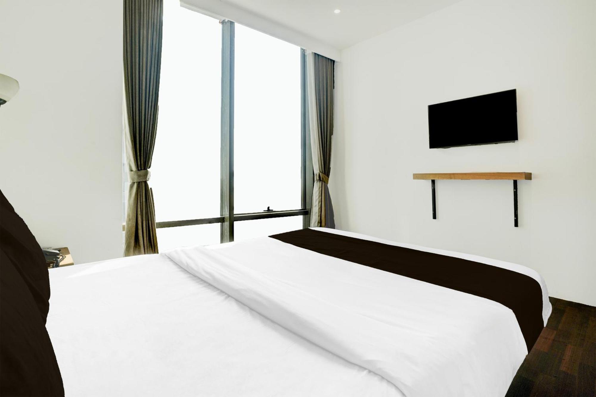 Super Townhouse Pbg Mall Vashi Turambhe 外观 照片