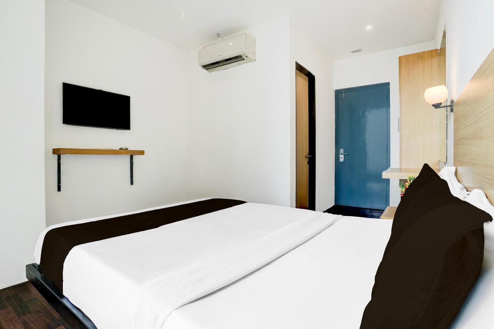 Super Townhouse Pbg Mall Vashi Turambhe 外观 照片