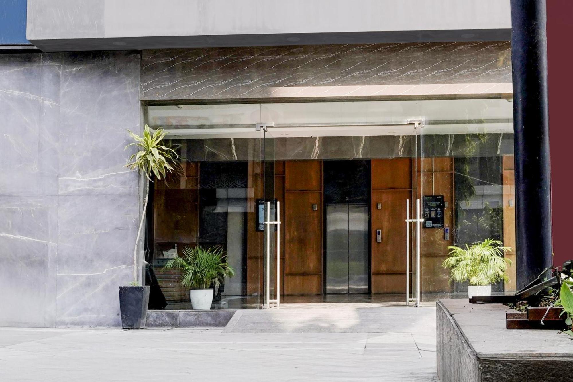 Super Townhouse Pbg Mall Vashi Turambhe 外观 照片