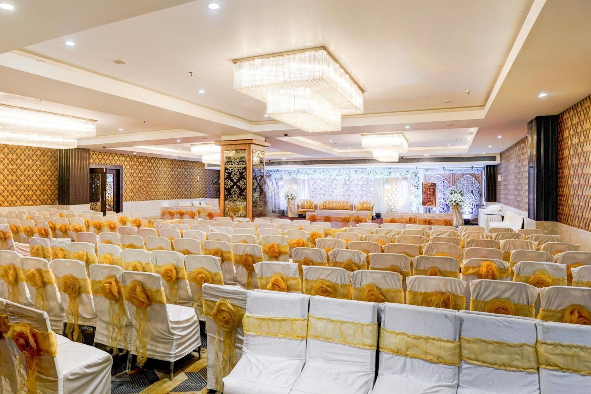 Super Townhouse Pbg Mall Vashi Turambhe 外观 照片