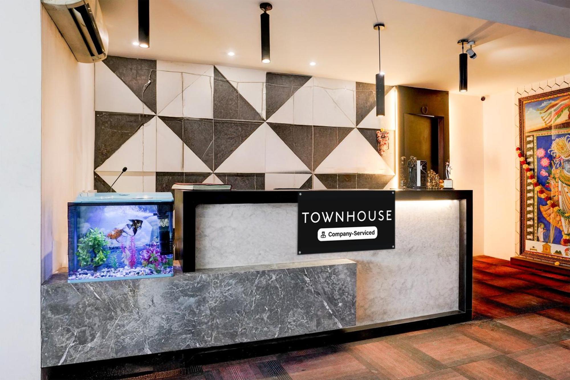 Super Townhouse Pbg Mall Vashi Turambhe 外观 照片